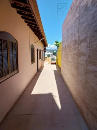 Imagem Imperdível: Casa à venda em Jundiaí-SP, Jardim Tamoio, 3 quartos, 1 suíte, 1 banheiro, 3 vagas, 190m².