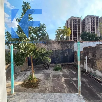 Imagem Lindo e aconchegante lar à venda! Esta encantadora casa antiga possui tudo o que você precisa: 2 quartos aconchegantes, uma espaçosa sala de estar