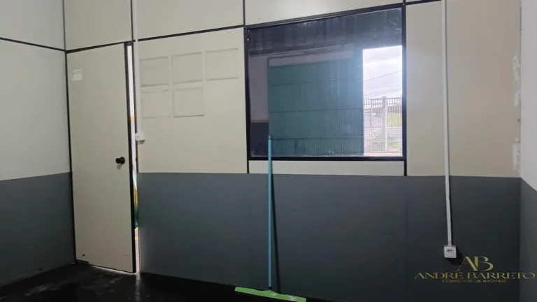 Imagem IMÓVEL COMERCIAL PRONTO PARA OPERAÇÃO | JARDIM LIMOEIRO - CAMAÇARI | 212m² | PÉ-DIREITO ELEVADO | ESTACIONAMENTO