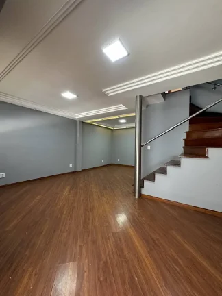 Imagem Casa Linda reformada 380 m² 7 Dormitorios 2 vagas de Garagens