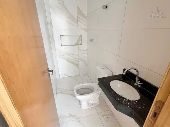 Imagem Casa de condomínio na Vila Tupi, 2 Dormitórios com Suíte! Sobreposta com Sacada!