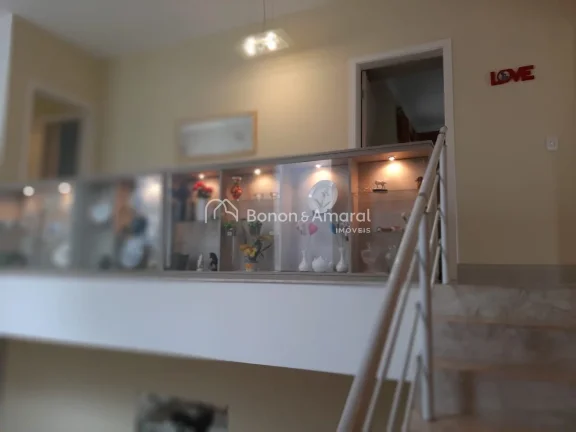 Imagem Linda e aconchegante casa com 3 suítes (2 com terraço), 5 banheiros, hall de entrada, sala de esta...