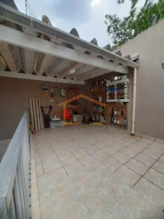 Imagem Sobrado com com 141 m² de área construída em terreno de 5x25. Dispõe de 3 dormitórios, sendo 1 ...