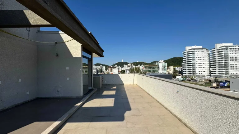 Imagem Cobertura triplex com 4 suítes e 4 vagas de garagem na Praia Brava, Itajaí/SC