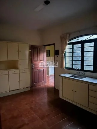 Imagem Vende-se casa com dois quartos no centro da cidade - Igarapava/SP