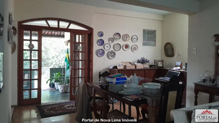 Imagem Casa com quintal a venda em Nova Lima, região central