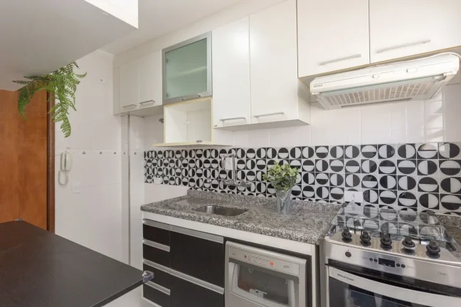Imagem Apartamento 61M², 2Q, 1 Banheiro, 1 Vaga, Portaria 24h, Armários.