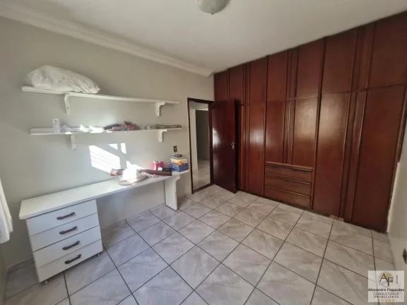 Imagem Casa para Venda em Goiânia, Aeroviário, 3 dormitórios, 1 suíte, 3 banheiros, 4 vagas
