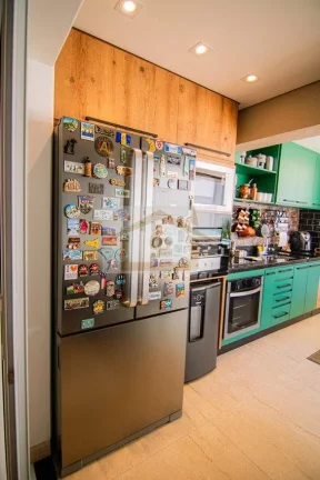 Imagem Casa de estilo Neo-Clássico recém-reformada e ampliada, 4 quartos sendo 2 suítes, 4 vagas