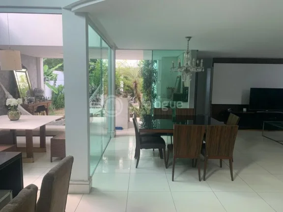 Imagem Linda Casa no Cond. Padre Monte com 5 suites