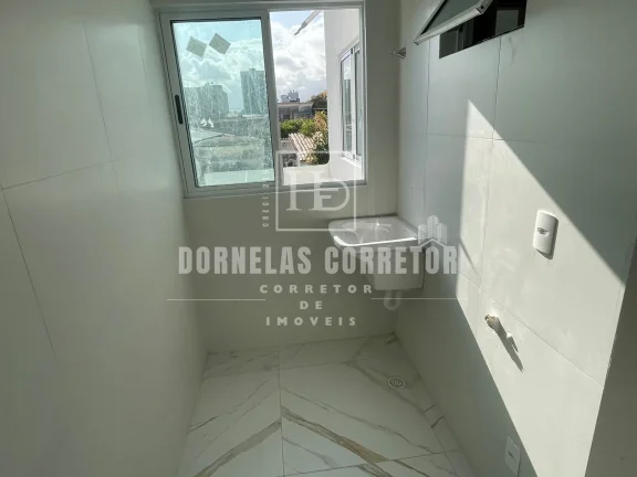 Imagem Casa com 2 Suítes na Rua do Shopping - Localização Privilegiada e Conforto Garantido!