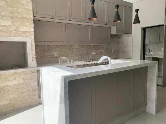 Imagem Casa térrea nova à venda com 3 quartos sendo 3 suítes, todas com armários planejados, ar condici...
