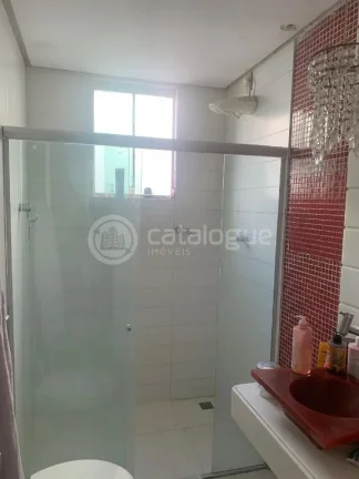 Imagem Linda Casa no Cond. Padre Monte com 5 suites