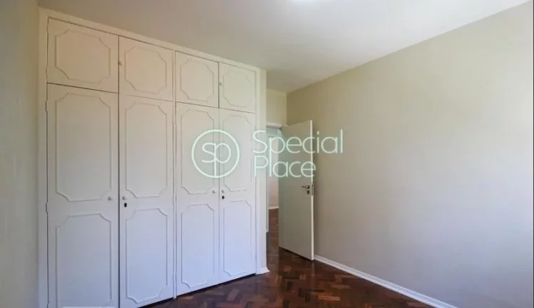 Imagem Excelente apartamento com cômodos amplos, arejados e claros. Localização excelente muito próximo...