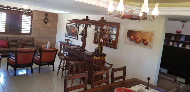 Imagem Casa estilo francesa com área de lazer em condomínio fechado no Portal do Sol - CA0041