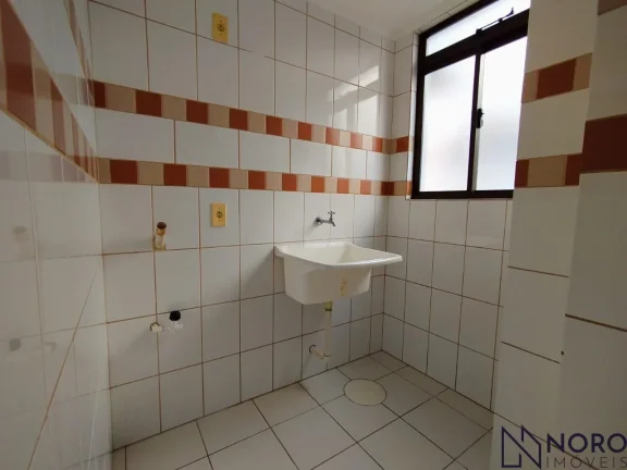 Imagem Apartamento 02 dormitórios living com sacada e garagem Bairro Fátima Santa Maria