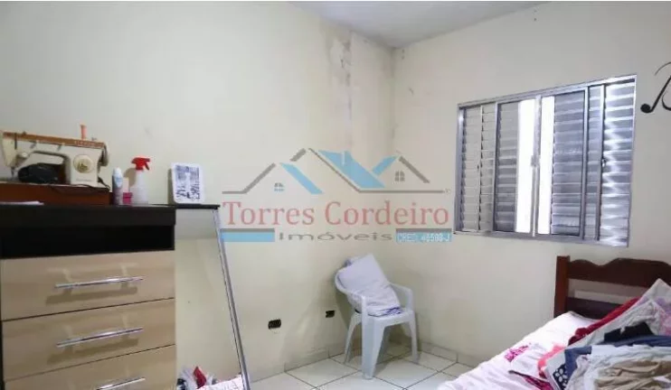 Imagem Sobrado com 3 dorm. + 2 vagas cobertas - Jd. Santos Dumond