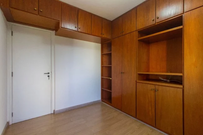 Imagem Venda de Apartamento de Alto Padrão na Vila Andrade, São Paulo-SP: 3 Quartos, 2 Suítes, 4 Banheiros, 2 Vagas, 121m².
