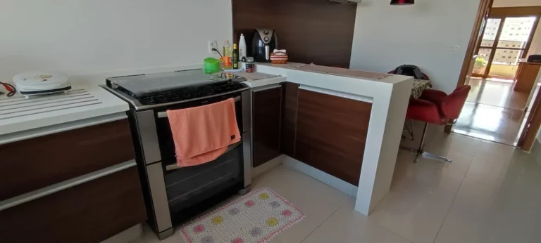 Imagem Cobertura 246M², 3Q, 3 Suítes, Sala bem ventilada, 4 Banheiros, 3 Vagas, Depósito, Churrasqueira, Piscina, Split, Salão de festas, Playground, Jardim.