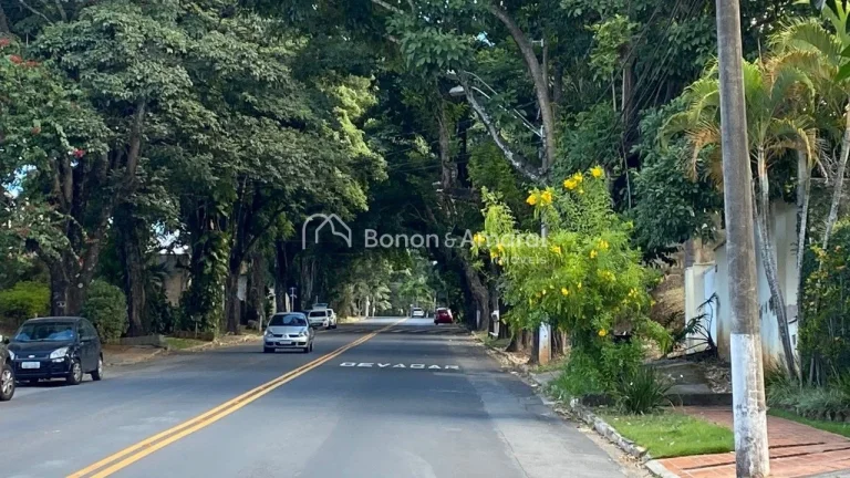 Imagem Desfrute de um terreno de mil metros quadrados, perfeito para construir seu lar dos sonhos. Com uma ...