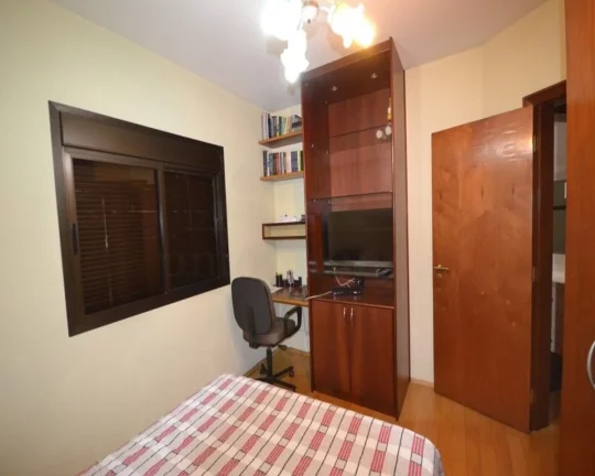Imagem Apartamento com piso de madeira e armários! Amplo living para 2 ambientes, terraço, lavabo, 4 dorm...
