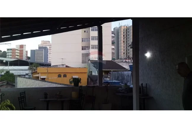 Imagem Imóvel amplo bem localizado no centro comercial ao lado do Shopping Partage