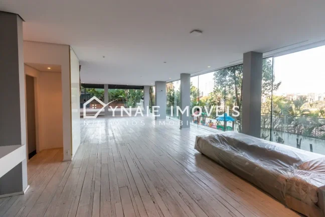 Imagem Luxuosa casa para locação em São Paulo-SP, Jardim Guedala: 5 quartos, 3 suítes, 3 salas, 7 banheiros, 4 vagas e 800m² de área.