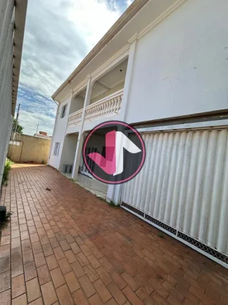Imagem Aproveite a oportunidade de adquirir esta incrível casa localizada no bairro CPA I, em Cuiabá. Com...