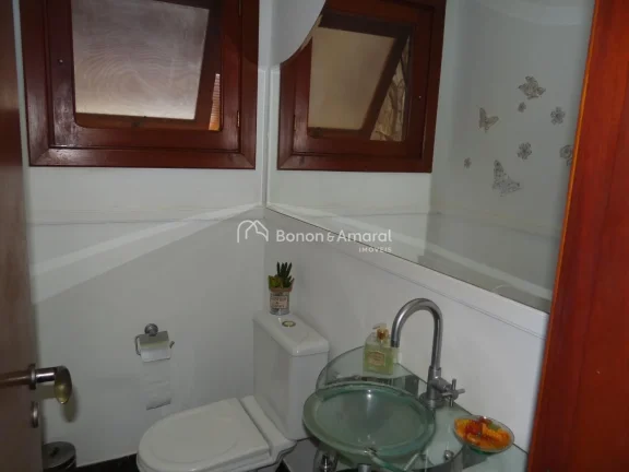 Imagem Linda casa rústica com acabamentos impecáveis, 4 suítes, sendo uma no térreo, para venda ou loca...