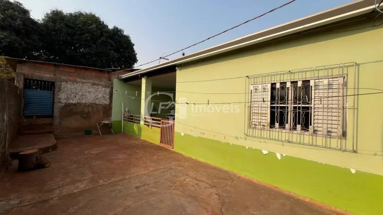 Imagem Casa à venda em Campo Grande-MS, Vila Nogueira: 4 quartos, 2 salas, 2 banheiros, 3 vagas de garagem - 134,00m². Aproveite!