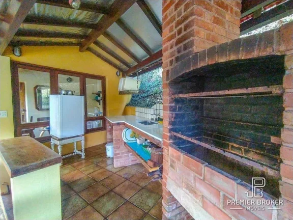 Imagem Casa com 4 dormitórios à venda, 330 m² por R$ 950.000,00 - Albuquerque - Teresópolis/RJ