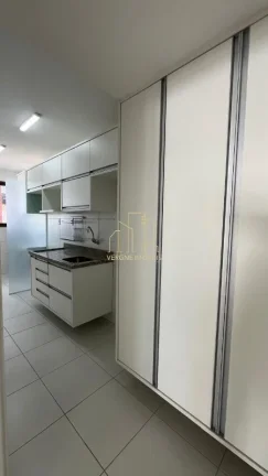 Imagem Apartamento à venda na Pituba, Alameda Catania: 2 suites, 2 salas, 3 banheiros, 2 vagas de garagem, 84,00 m² de área.