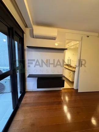 Imagem Apartamento de luxo no coração de São Paulo: 3 quartos, 3 suítes, 3 salas, 5 banheiros, 3 vagas de garagem, 170m² no Itaim Bibi.