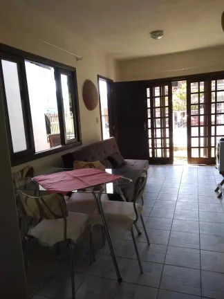 Imagem Casa com 2 dormitórios e 3 vagas de garagem no Centro de Porto Belo