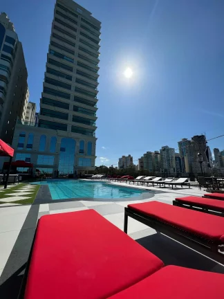 Imagem Mobiliado com 4 dormitórios à venda sendo 4 suítes, 180.0 m² por - R$ 10.900.000,00 - Meia Praia - Itapema/SC