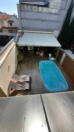Imagem Casa com 3 suítes e 4 vagas de garagem em Balneário Camboriú/SC