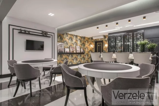 Imagem Apartamento 4 ou + dormitórios para Venda em Itapema / SC no bairro Meia Praia