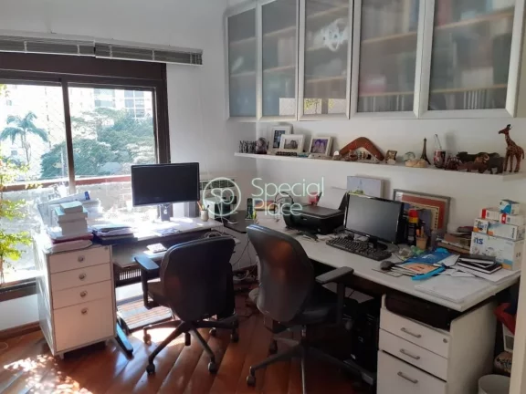 Imagem Apartamento com 217 m², um por andar, 04 suítes, sendo 03 com terraços e a master com closet, hid...
