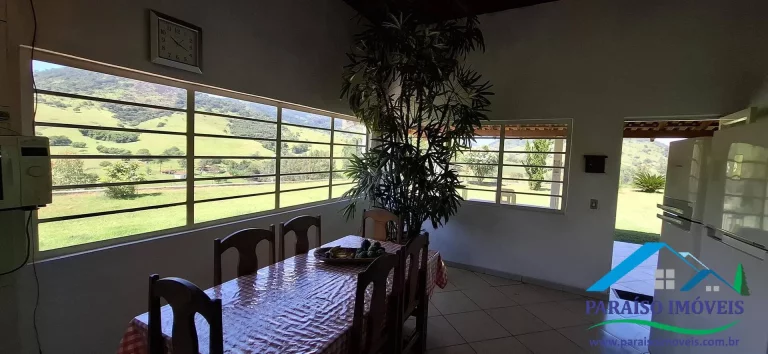 Imagem Chácara Encantadora à Venda - Conforto, Sustentabilidade e Beleza Natural