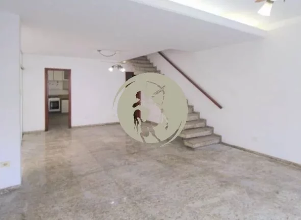 Imagem Lindo sobrado com piscina