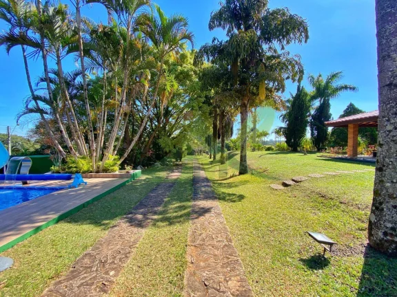 Imagem Belíssima Chácara à Venda em Condomínio Fechado Localizado em Atibaia-SP