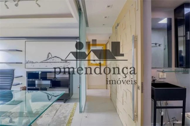 Imagem Apartamento em andar alto, totalmente reformado, em Perdizes com 84m²