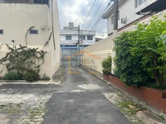 Imagem Sobrado 2 dormitórios, sala ampla, cozinha com armários, despensa, lavanderia, 1 vaga de garagem c...