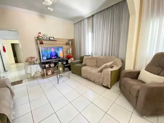 Imagem Casa com 4 dormitórios sendo 1 suíte e 5 vagas de garagem com piscina privativa - Balneário Camboriú