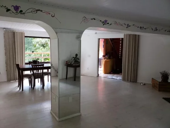 Imagem Viva em um paraíso: casa mobiliada com córrego e árvores frutíferas em Garopaba-SC