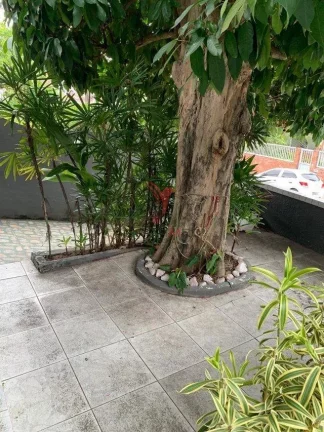 Imagem Vende-se casa com localização excelente no Miramar