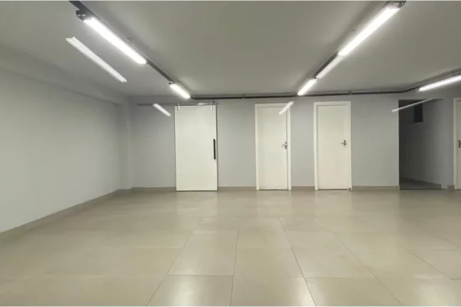 Imagem Salão Comercial Reformado na Lapa – Espaço Amplo, Versátil e Pronto para Sua Empresa!