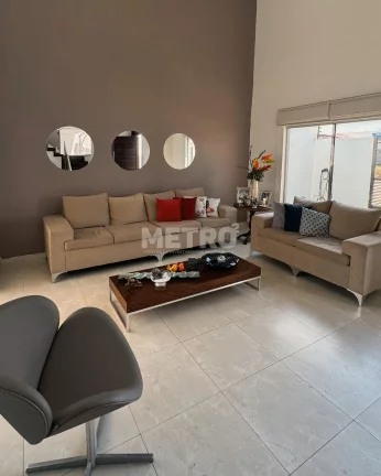 Imagem Casa com 3 suítes, master com closet e hidromassagem, Piscina, Área gourmet