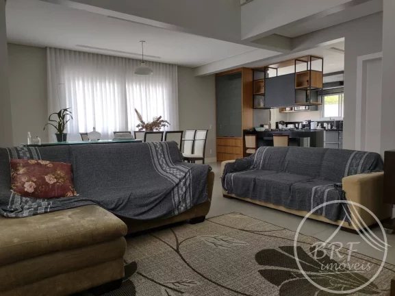 Imagem Vendo casa semi nova em Estreito Florianópolis SC, três suítes, lavabo.