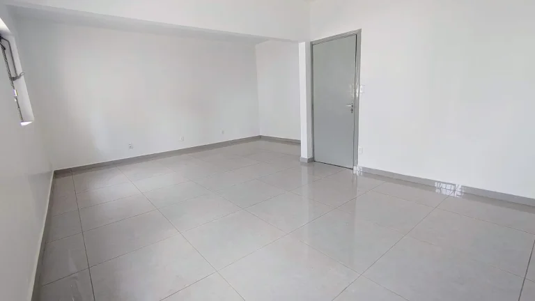 Imagem Casa Comercial para Locação em Sorocaba-SP, Jardim Paulistano: 2 Quartos, 2 Salas, 3 Banheiros, 2 Vagas de Garagem, 150m².